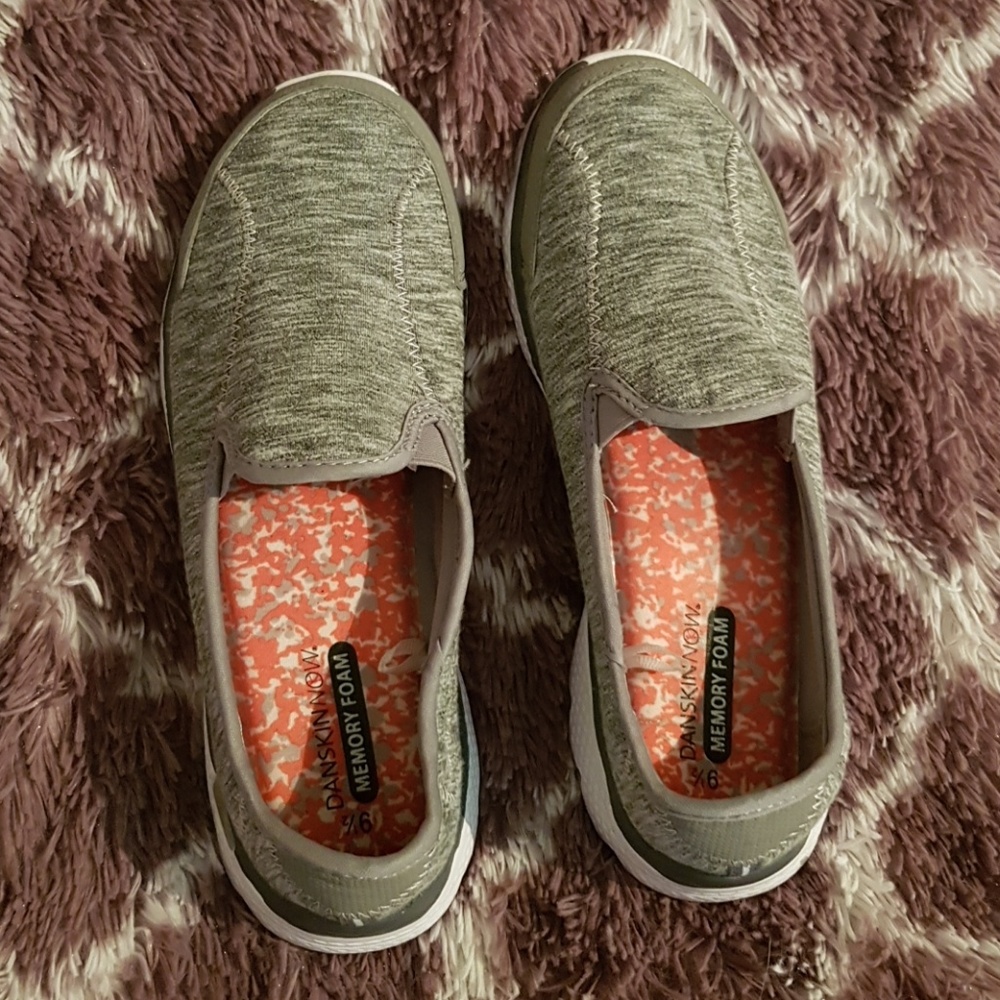 Danskin Now, Memory Foam, NWOT